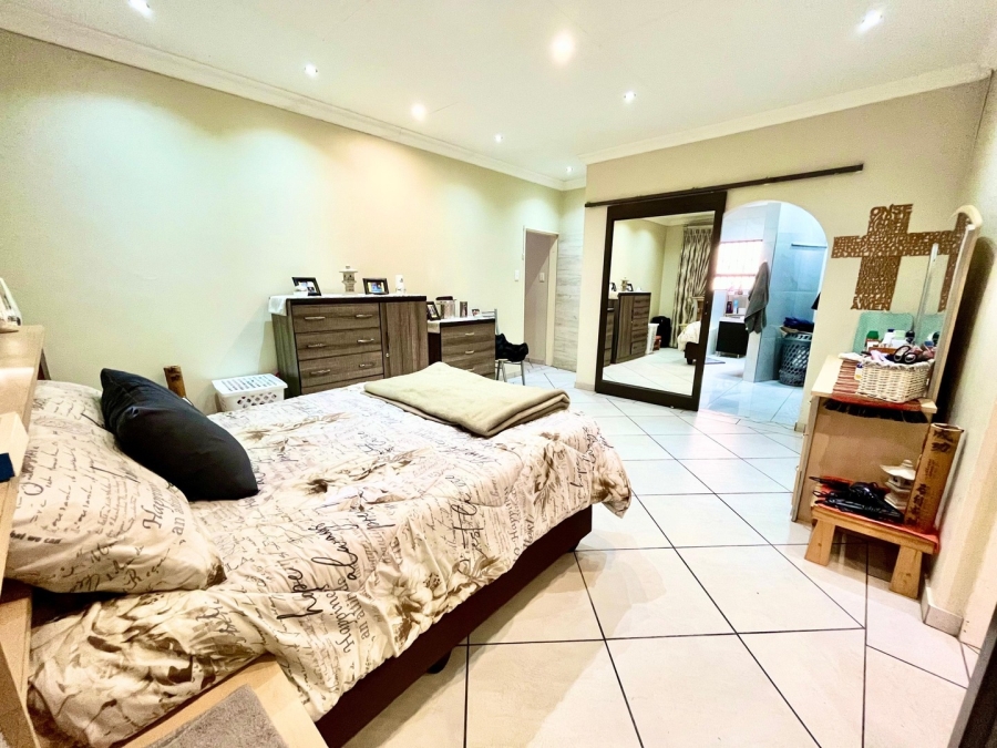 4 Bedroom Property for Sale in Safari Gardens North West